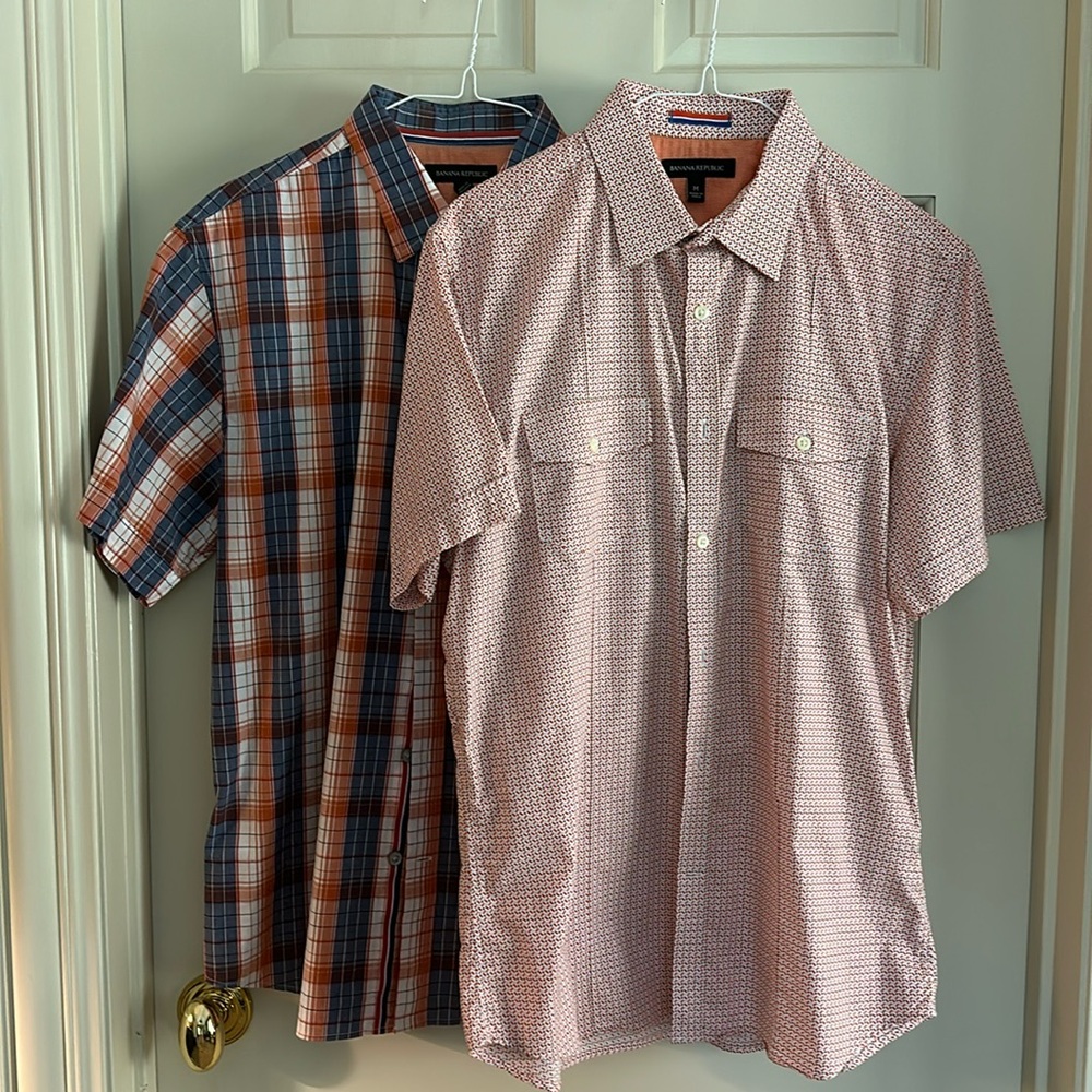 Unworn Banana Republic Short Sleeve Button Down Shirts, Bundle of 2 - Sz M